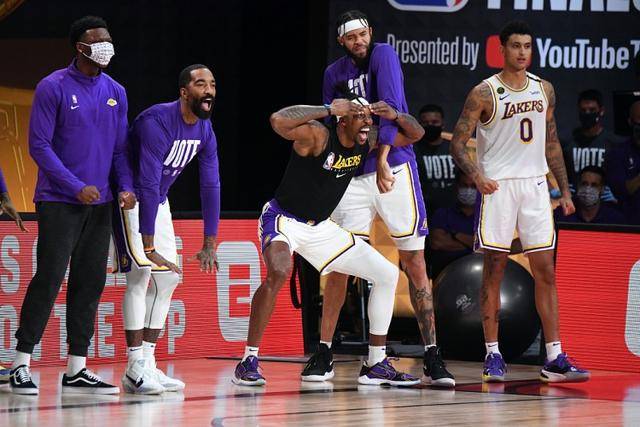 NBA-米切尔三分绝杀勇士，骑士终结对手13连胜登顶联盟引热议